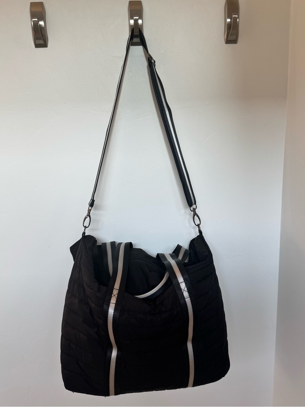 Think Roylin Black Camo Quilted Tote Bag With Detachable Shoulder Strap - Picture 3 of 13
